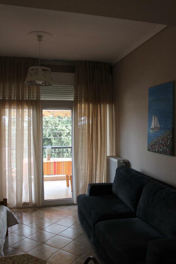 Souzana Rooms 1 Nea Plagia Exterior photo